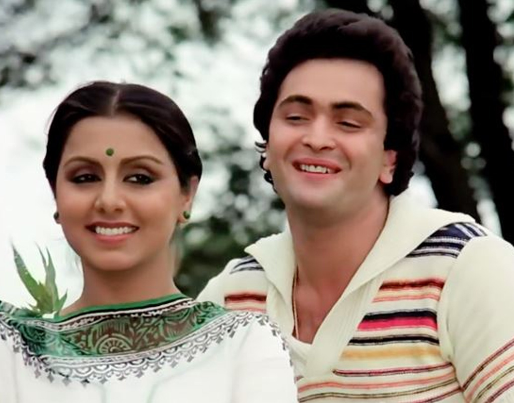 মেয়ের সম্পর্ক নিয়ে সামান্য হলেও আপত্তি ছিল নীতুর মা রাজী সিংহের। কারণ নীতু ছিলেন সংসারের একমাত্র উপার্জকারী। ঋষির সঙ্গে নীতু কোথাও ডেটে গেলে, রাজি তাঁদের সঙ্গে পাঠিয়ে দিতেন নীতুর তুতো ভাইকে।