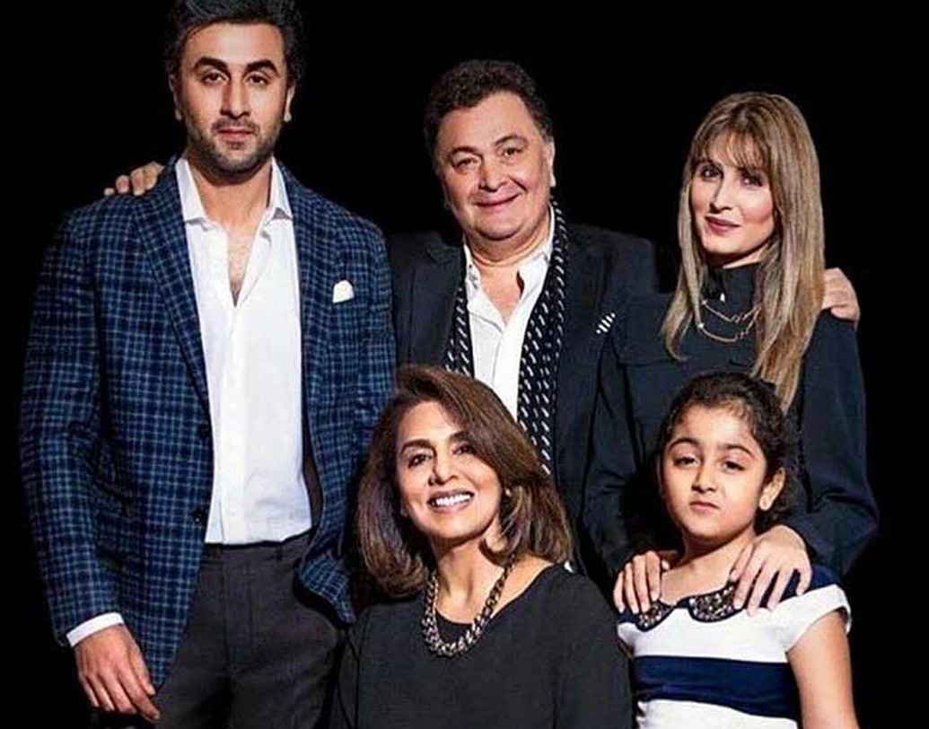 নব্বইয়ের দশকের শেষে শোনা গিয়েছিল, সুরাসক্ত ঋষির নির্যাতনে ঘর ছেড়েছেন নীতু। পরে অবশ্য সব রটনা চাপা পড়ে যায়। কপূর পরিবারে নীতুর সংসার এখনও অটুট।