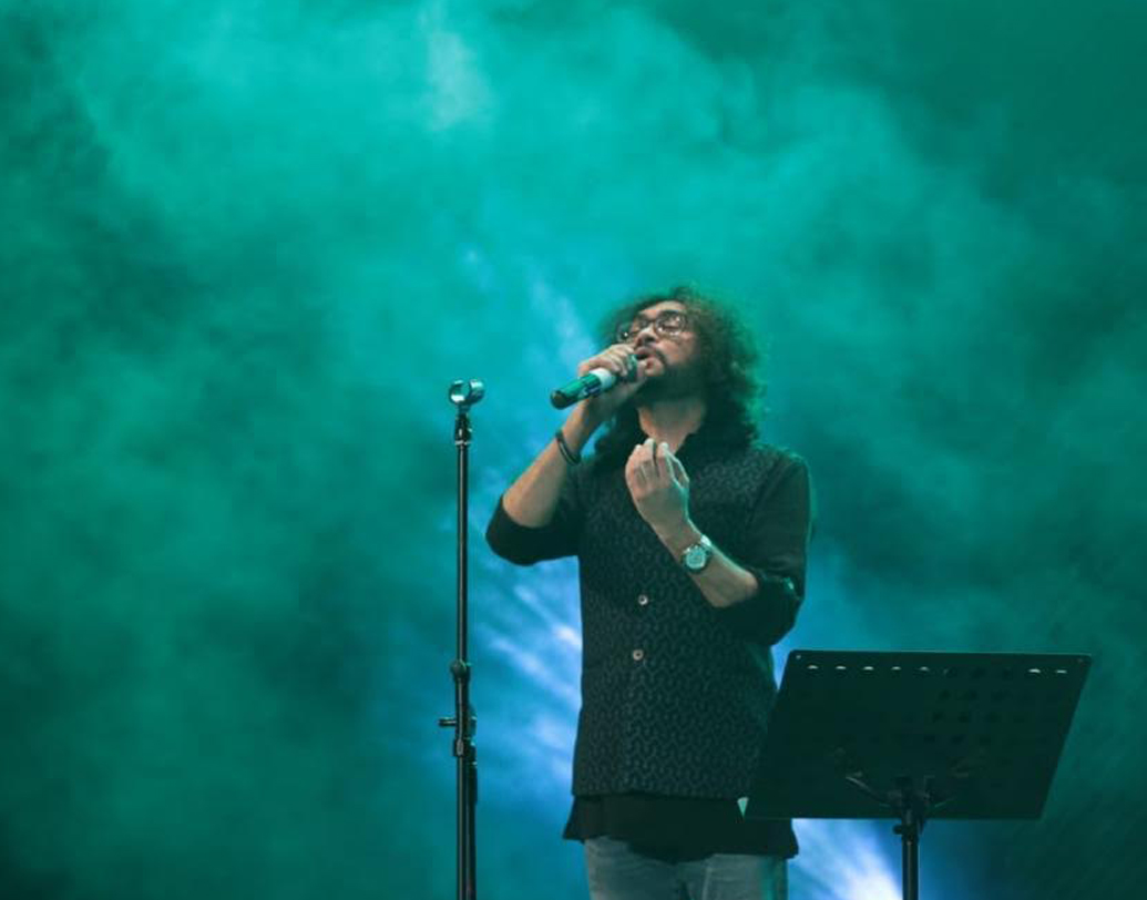 নিজের জনপ্রিয় গানগুলির পাশাপাশি রূপম পরিবেশন করেন অন্যান্য কালজয়ী বাংলা গানও। তাঁর মেডলিতে ধরা পড়ে রবীন্দ্রসঙ্গীত, লালনের গান এবং গৌতম চট্টোপাধ্যায়ের গান।