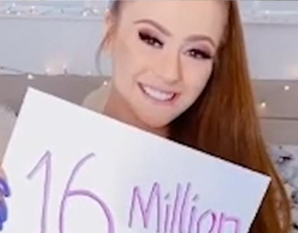 ইন্টারনেটে হোলির জনপ্রিয়তা আকাশচুম্বী। তাঁর ভক্তরা মূলত আট থেকে ১৫ বছর বয়সি। প্রতিদিন হোলির অনলাইন পোস্ট এই ভক্তদের শুভেচ্ছায় ভেসে যায়।