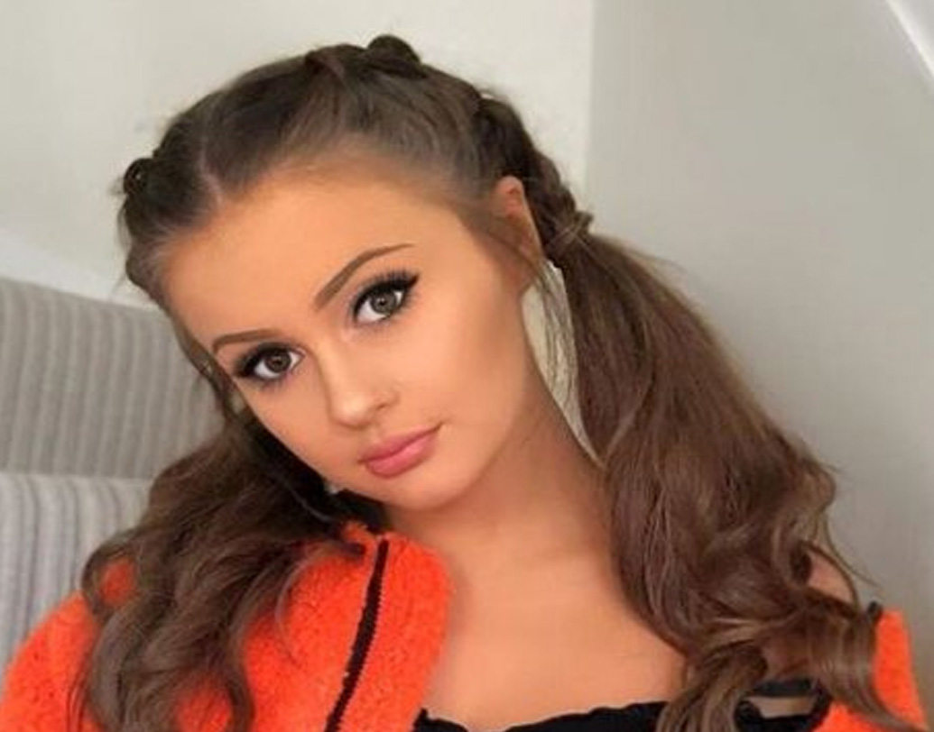 অভাবনীয় উত্থান পাল্টে দিয়েছে হোলির জীবনযাপনও। আগে তিনি থাকতেন সাদামাটা বাড়িতে। এখন তাঁর ঠিকানা ওয়েস্ট সাসেক্সের চার কামরার বড় বাড়ি। বিজ্ঞাপনদাতা এবং বিজ্ঞাপনের এজেন্সির সঙ্গে যোগাযোগ রাখতে তিনি চলে এসেছেন লন্ডনের কাছে।