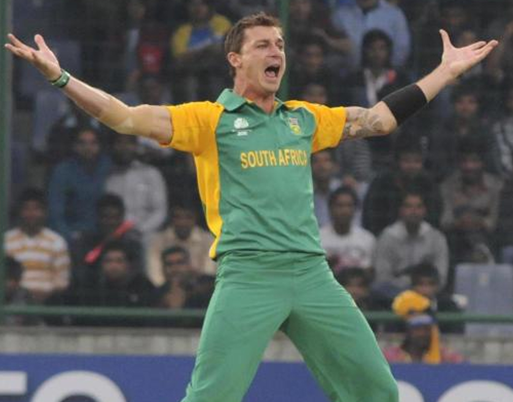 আইপিএলে গত মরসুমে নেথান কুল্টার-নিলের পরিবর্ত হিসেবে রয়্যাল চ্যালেঞ্জার্স ব্যাঙ্গালোরে এসেছিলেন ডেল স্টেন। কিন্তু চোটের জন্য ছিটকে যেতে হয়েছিল তাঁকে। এখন স্টেন পুরো সুস্থ। ফলে অভিজ্ঞ বিদেশি পেসার হিসেবে কেকেআর নিতেই পারে তাঁকে।