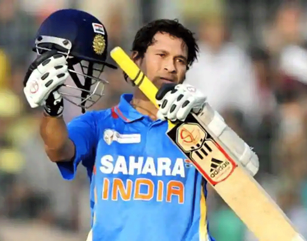 সচিন রমেশ তেন্ডুলকরের ওয়ান ডে অভিষেক হয়েছিল পাকিস্তানের বিরুদ্ধে ১৯৮৯ সালের ১৬ ডিসেম্বর। প্রথম ম্যাচে ওয়াসিম আক্রমের হাতে আউট হন সচিন, ক্যাচ নেন ওয়াকার ইউনিস। শূন্য রানে ‘মাস্টার ব্লাস্টার’ ফিরে গিয়েছিলেন প্যাভিলিয়নে।