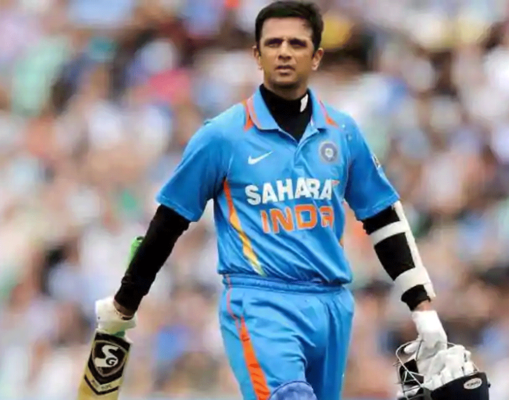 রাহুল দ্রাবিড় ডেবিউ ম্যাচে ৩ রানে আউট হন ‘দ্য ওয়াল’। শ্রীলঙ্কার বিরুদ্ধে ১৯৯৬ সালের ৩ এপ্রিল এই ম্যাচ অনুষ্ঠিত হয়েছিল। তবে সিঙ্গার কাপের সেই ম্যাচে ১৯৯ রান করলেও জয়ী হযেছিল ভারত। জাভাগাল শ্রীনাথের দুর্দান্ত পারফরম্যান্সে ১৮৭ রানেই আউট ইনিংস শেষ হয় শ্রীলঙ্কার।