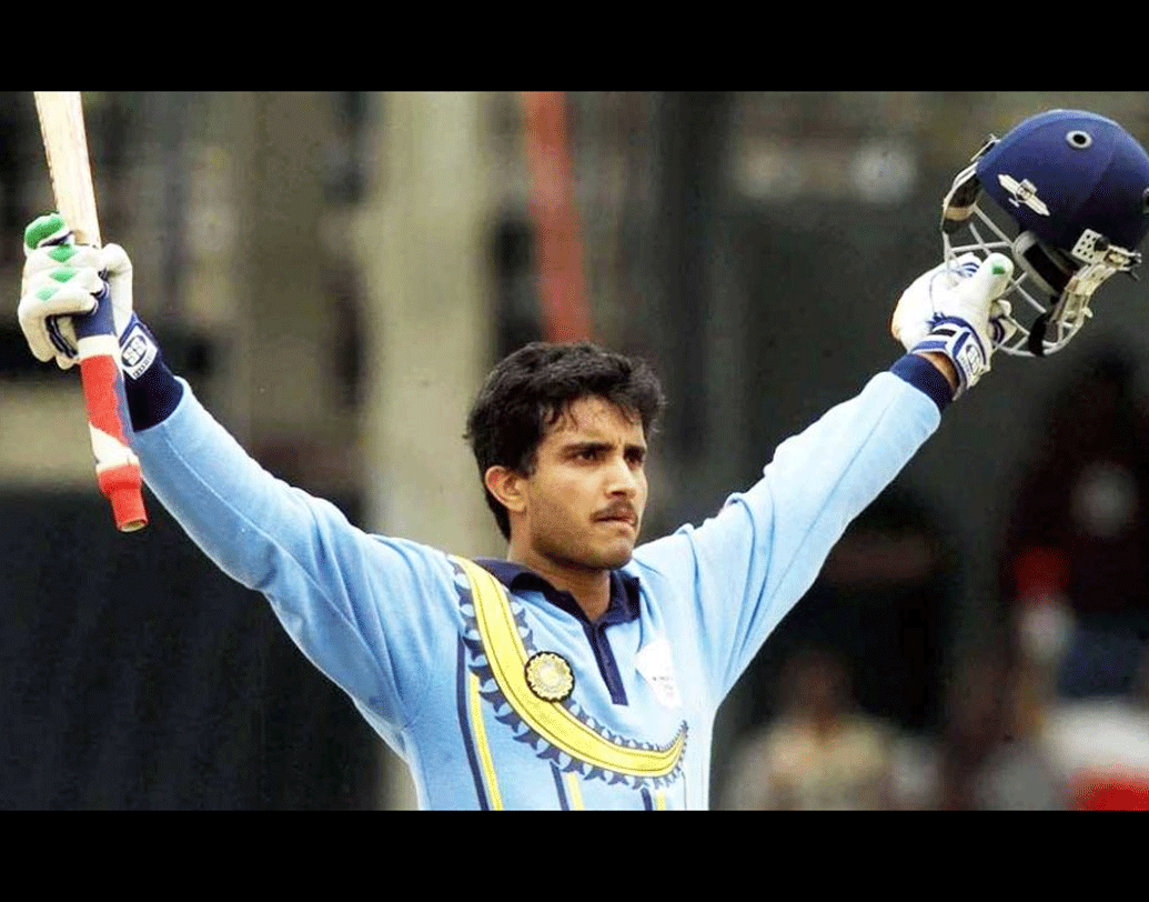 ১৯৯২ সালের ১১ জানুয়ারি ওয়েস্ট ইন্ডিজের বিরুদ্ধে ওয়ান ডে অভিষেক হয় সৌরভ গঙ্গোপাধ্যায়ের। প্রথম ম্যাচে ১৩ বলে ৩ রান করে কামিন্সের হাতে আউট হয়ে প্যাভিলিয়নে ফিরে যান তিনি।