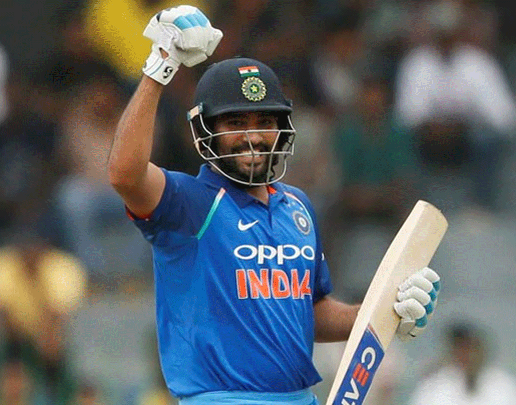 হিটম্যান রোহিত শর্মাও কিন্তু ব্যাট হাতে প্রথম ম্যাচে সফল হননি। ২০০৭ সালের ২৩ জুন দক্ষিণ আফ্রিকার বিরুদ্ধে আন্তর্জাতিক ক্রিকেটে ব্যাট হাতে অভিষেক হয় রোহিতের। রোহিত সে দিন ব্যাট করেছিলেন সাত নম্বরে। আট রানেই ফিরে যান প্যাভিলিয়নে। সচিন ৯৯, দ্রাবিড় ৭৪ রান করেছিলেন সেই ম্যাচে। তবে ২৪২ রান করেও জিততে পারেনি ভারত।