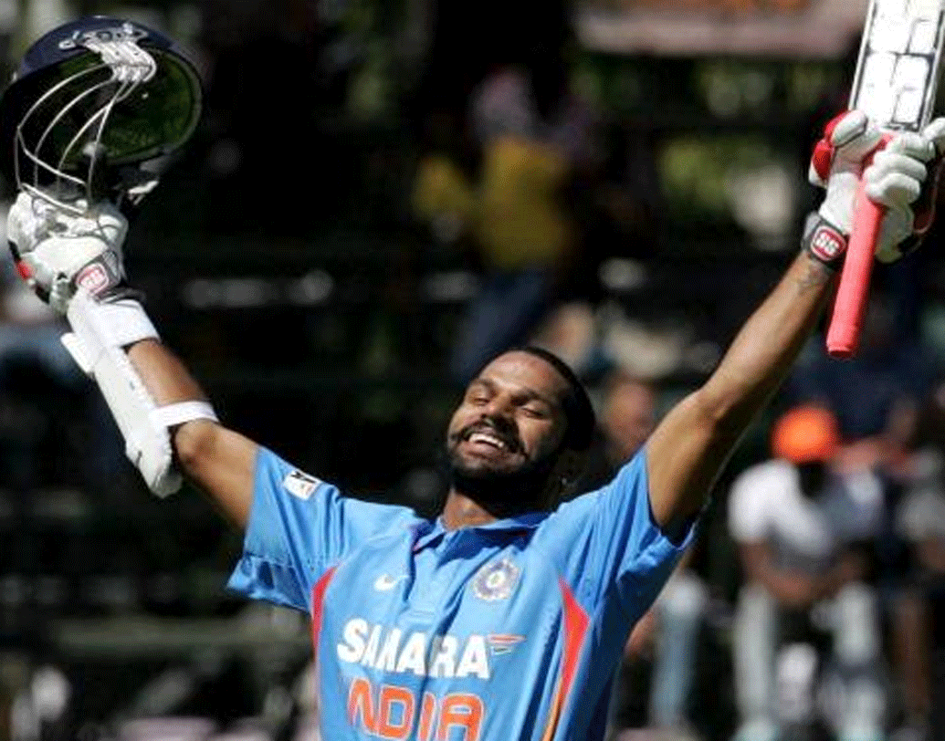 শিখর ধওয়নের ডেবিউ হয় ২০১০ সালের ২০ অক্টোবরে অস্ট্রেলিয়ার বিরুদ্ধে। ২ বলে শূন্য রানে আউট হন ধওয়ন। তবে বিশাখাপত্তনমে বিরাট কোহালির সেঞ্চুরিতে ভর করে ৫ উইকেটে ম্যাচ জিতে নেয় ভারত।