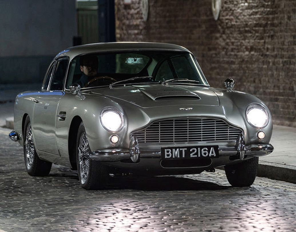 ১৯৯৯ সালে ‘দ্য ওয়ার্ল্ড ইজ নট এনাফ’ ছবিতে অ্যাস্টন মার্টিন ডিবি৫ গাড়িটি দেখা গিয়েছে। ৭০-৮০ দশকে এই গাড়িটি অসম্ভব জনপ্রিয় ছিল। এই স্পোর্টস কারে থার্মাল ইমেজিং ক্যামেরা ব্যবহার করতে দেখা গিয়েছে বন্ডকে। এটির দাম প্রায় ৩০ লক্ষ টাকা থেকে শুরু।