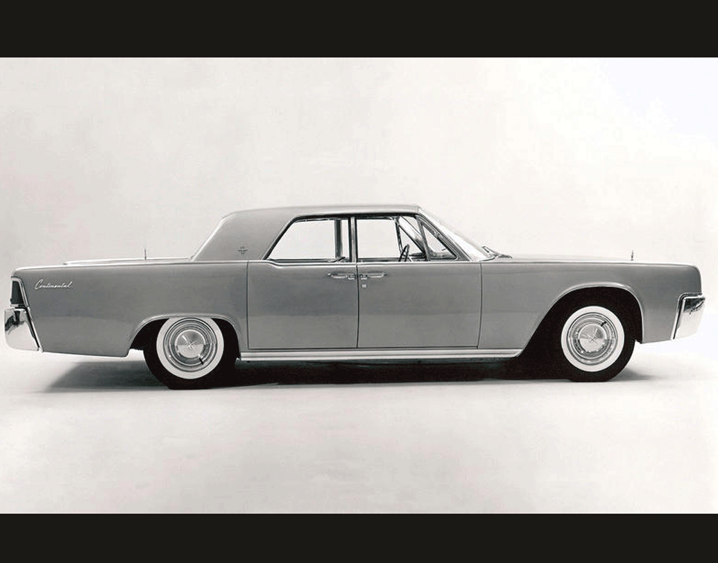 লিঙ্ক কন্টিনেন্টাল গাড়িটি ব্যবহার করা হয় ১৯৬৪ সালের ‘গোল্ডফিঙ্গার’ ছবিতে। দর্শকদের কাছে বন্ড ছবির অন্যতম প্রিয় এই রেট্রো লুকের গাড়িটি ব্যবহার কর হয় একটি খুনের ষড়যন্ত্রের ঘটনায়। একটি নিলামে এক কোটি টাকা থেকে দাম শুরু হয়েছিল গাড়িটির।