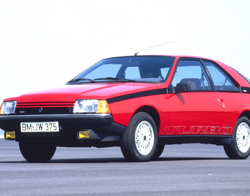 আ ভিউ টু আ কিল, ১৯৮৫ সালের এই ছবিতে রেনল্ট ফুয়েগো ব্যবহার করতে দেখা যায় ফ্রান্সের খলনায়িকাদের। রোলস রয়েস নিয়ে তাড়া করার দৃশ্যে এই গাড়িকেও দেখা গিয়েছে। এই গাড়ির দাম কয়েক লক্ষ টাকা।