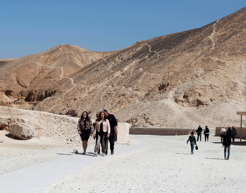 একটা দীর্ঘস্থায়ী ব্যবস্থা তৈরি করতেই প্রত্নতত্ত্ববিদ, বিজ্ঞানী, ইতিহাসবিদদের ন’বছর সময় লেগে গিয়েছে, জানান তিনি। লিনেনে মোড়া মমিটি ১৩৩২-১৩২৩ খ্রিস্টপূর্ব আমলের। কেভি৬২ সমাধিতে নীল নদের পশ্চিম দিকে, লুক্সর শহরের বিপরীতে, রাজধানী কায়রো থেকে প্রায় ৬৫০ কিমি দূরে এই সমাধিক্ষেত্র।