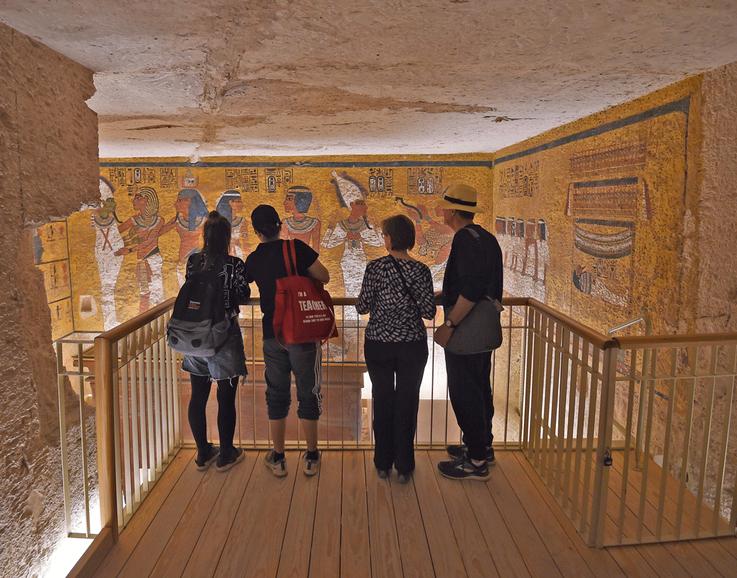 অনেকে বলেন, জন্মসূত্রে পাওয়া সেই রোগ থেকেই মৃত্যু হয় তাঁর। কিন্তু ওই বছরেই ফিরে আসে হত্যা তত্ত্বও। তাই এই সমাধিক্ষেত্র ও বালক ফারাওয়ের মৃত্যু ঘিরে রহস্য সমাধানে গবেষণা করে চলেছেন আন্তর্জাতিক স্তরের ইতিহাসবিদ ও বিশেষজ্ঞরা।