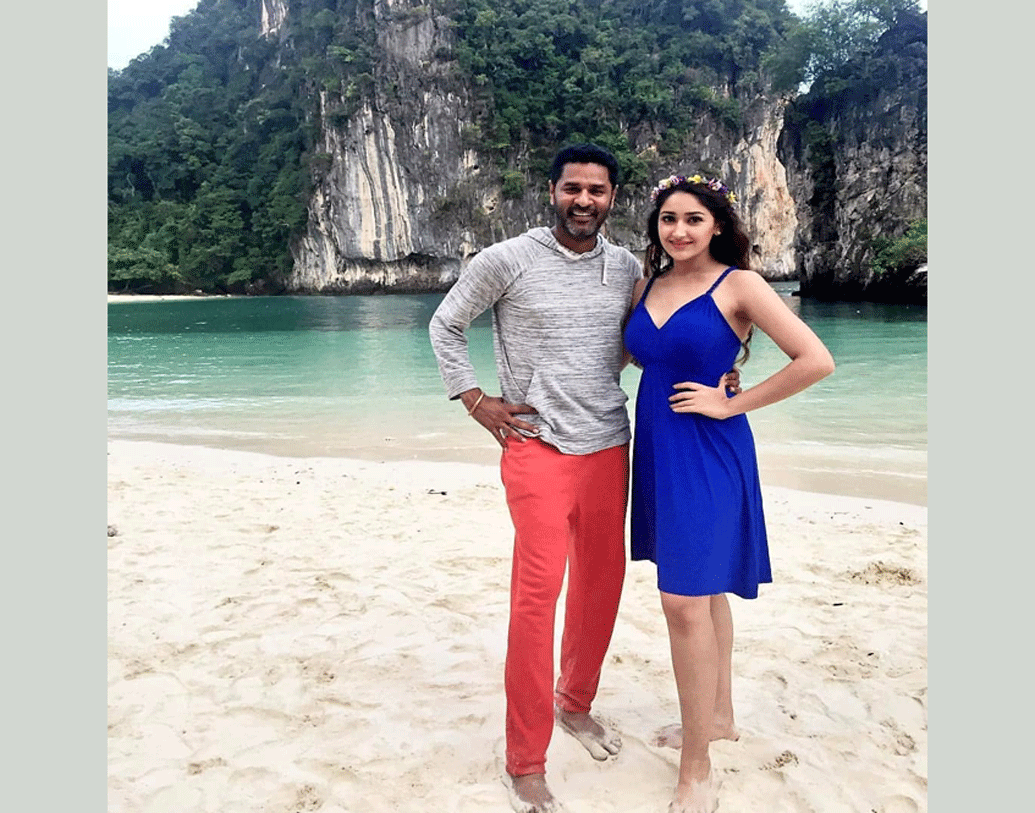 শায়েষার বিয়েতে তারকা অতিথিদের মধ্যে প্রভু দেবা উপস্থিত থাকতে পারেন বলেই শোনা যাচ্ছে।