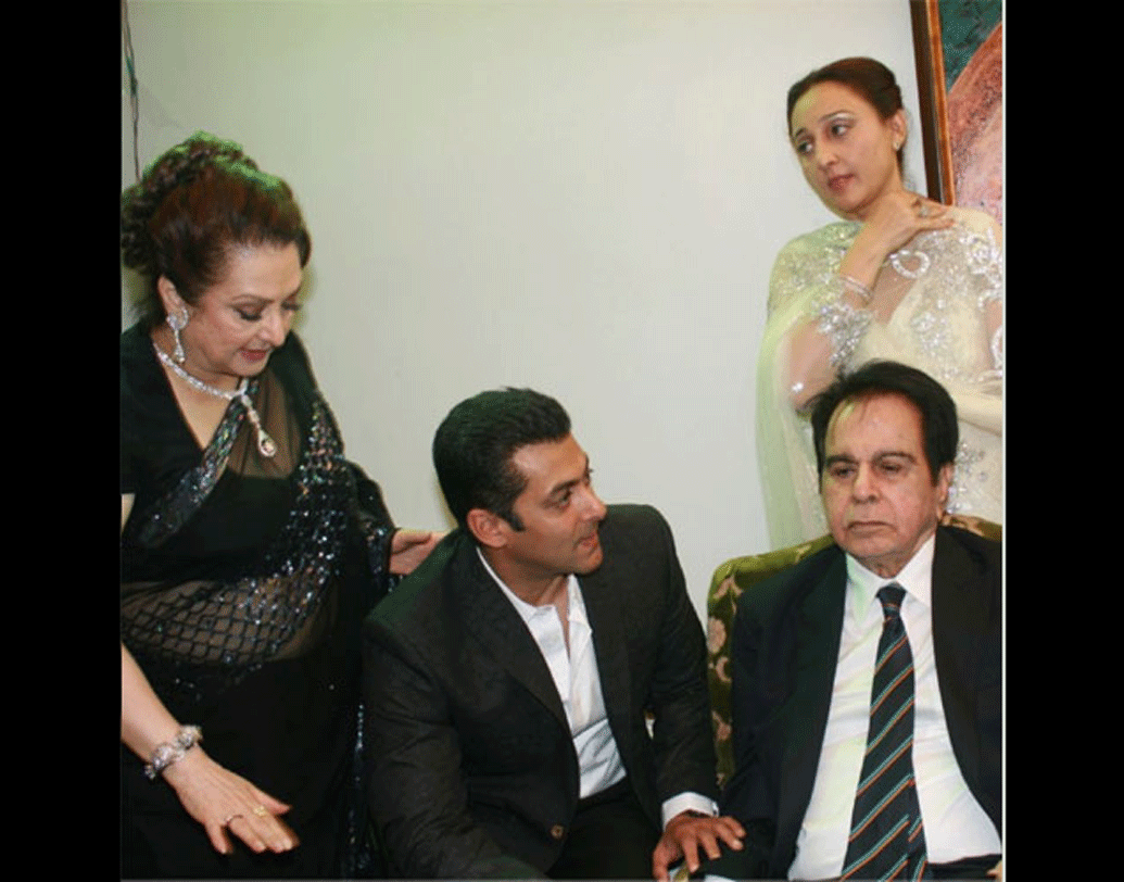 সলমন খানও উপস্থিত থাকতে পারেন এই বিয়েতে। সলমনের প্রথম প্রেমিকা শাহিনের মেয়ে শায়েষা। তাঁদের মধ্যে বন্ধুত্বপূর্ণ সম্পর্ক রয়েছে।