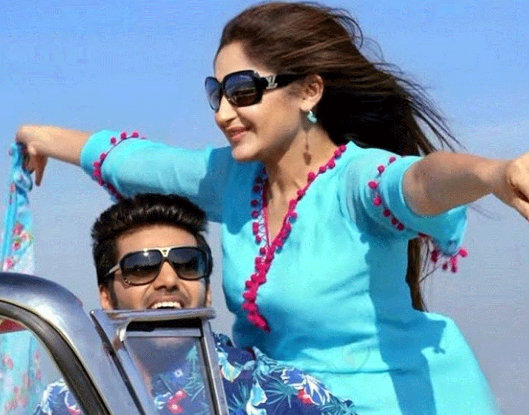 একটি গয়না বিপণির বিজ্ঞাপনের কারণে ইতিমধ্যেই ঘরে ঘরে পরিচিত মুখ শায়েষা। বলিউডে আবারও নতুন ছবিতে দেখা যেতে পারে তাঁকে খুব তাড়াতাড়ি। আর্য মনোনিবেশ করতে চান কলিউডের ছবিতেই।