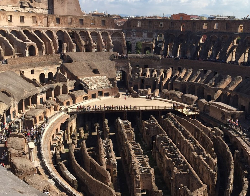 বেশ কয়েক জন প্রত্নতত্ত্ববিদের মতে, যৌনতা নিয়ে ছুঁৎমার্গ না থাকায় প্রাচীন আমলে অর্থাত্ প্রায় ১০০ খ্রিস্টাব্দ নাগাদ রোমানরা নাকি এই নিপল কভার ব্যবহার করতেন। কিন্তু এটি নিয়ে প্রত্নতত্ত্ববিদদের মধ্যে বিতর্কও হয়।
