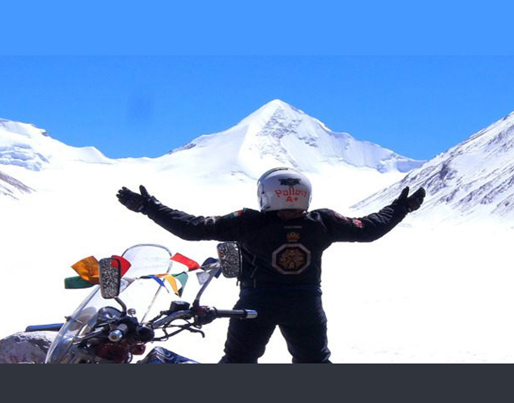 ২০১৫ সালের ৭ জুলাই প্রথম একা লাদাখে যান বাইক চালিয়ে। দিল্লি থেকে লেহ-র ৩০০০ কিমি পথ পাড়ি দেন তিনি। সেই থেকে শুরু। ১৬টি পাস ইতিমধ্যেই জয় করে ফেলেছেন তিনি। যার মধ্যে আটটির উচ্চতা ৫ হাজার মিটারের উপরে।