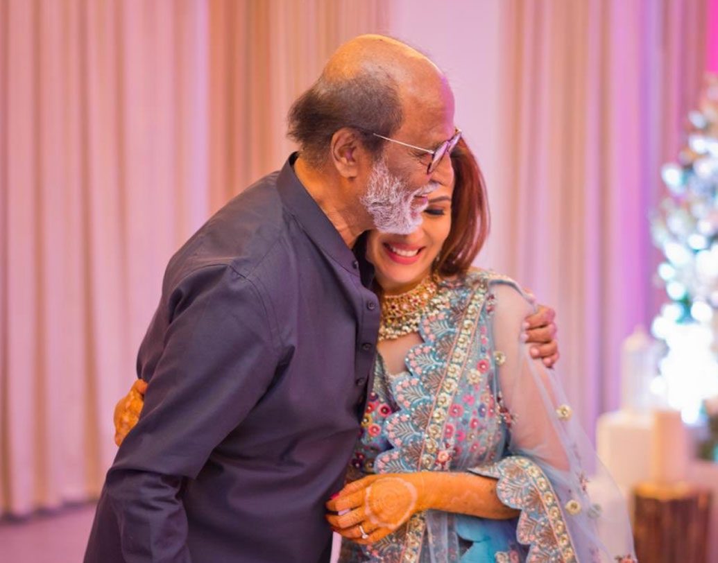 বাবার সঙ্গে সৌন্দর্যা একটি ছবি পোস্ট করেন নিজের সোশ্যাল মিডিয়া অ্যাকাউন্ট থেকে।