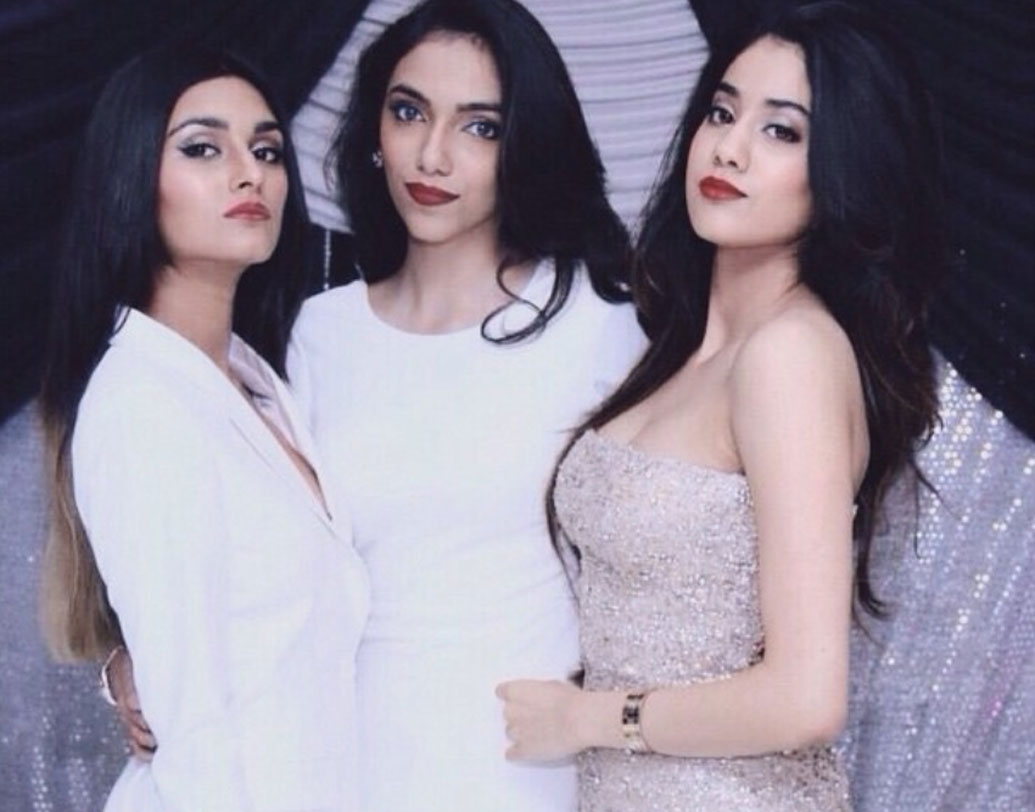 এই স্টার কিডের প্রিয় বন্ধু জাহ্নবী কপূর, প্রায়ই তাঁদের এক সঙ্গে পার্টি করতে দেখা যায়।