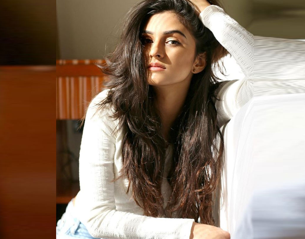 বলিউডে তাঁর ঘনিষ্ঠ মহল তাঁকে ‘ইনোসেন্ট বিউটি’ বলে ডাকে। ইনস্টাগ্রমে নিজের পোস্ট করা একটি ছবিতেও নিজেকে ‘ইনোসেন্ট বিউটি’ বলে উল্লেখ করেছেন তিনি।