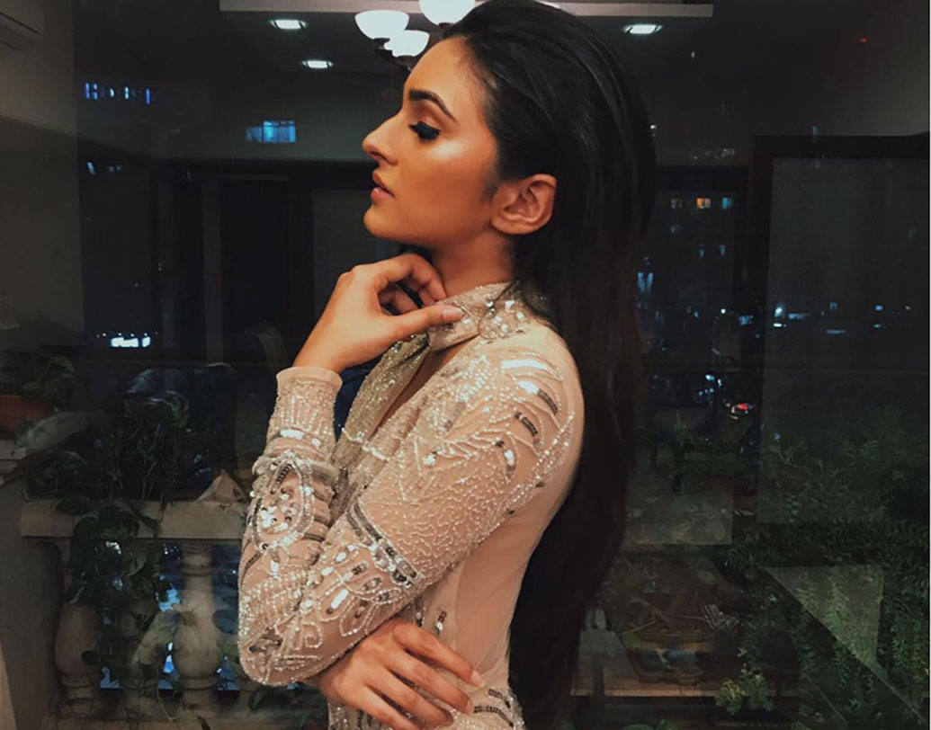 আলাভিয়া নাকি মিমিক্রি করতে, কাউকে নকল করে অভিনয় করে দেখাতেও বেশ পছন্দ করেন। আসলে আলাভিয়ার বাবা তো নিজেও বলিউডের এক জন বিখ্যাত কমেডিয়ান।