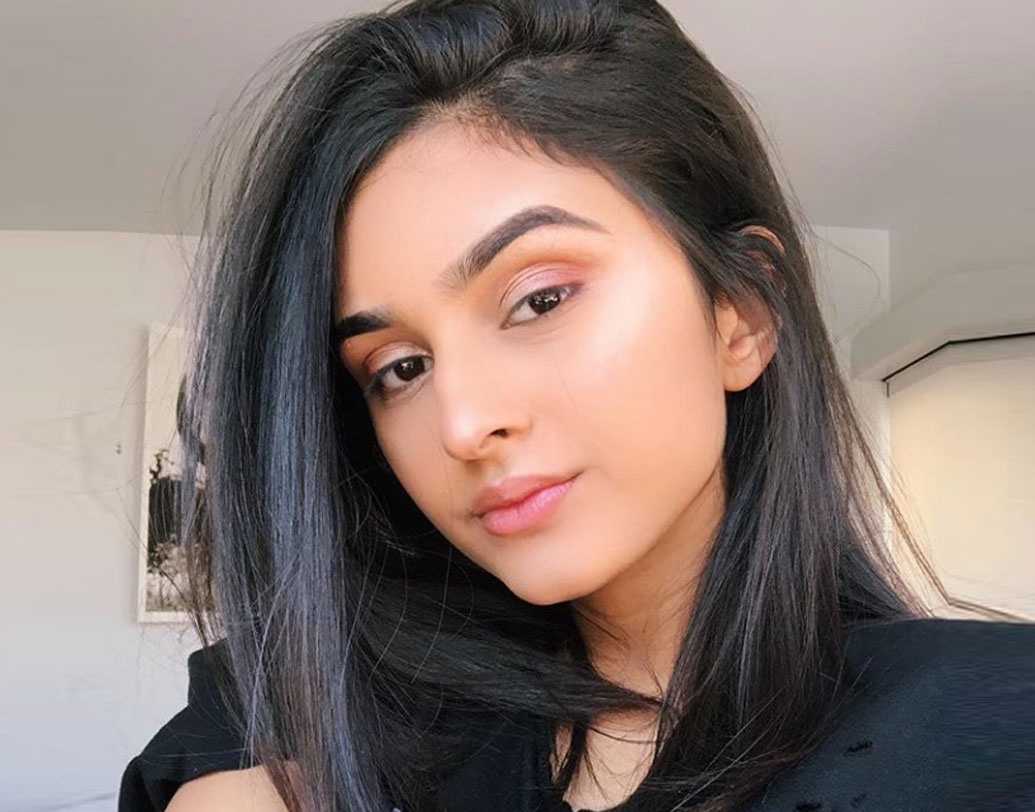 মেয়ে কবে বড় পর্দায় পা রাখতে চলেছেন তা এখনও পর্যন্ত ঘোষণা করেননি আলাভিয়ার বাবা। তবে বলিউডে গুঞ্জন, খুব তাড়াতাড়িই বড় কোনও প্রযোজনা সংস্থার হাত ধরে বলিউডে পা রাখতে চলেছেন তিনি।