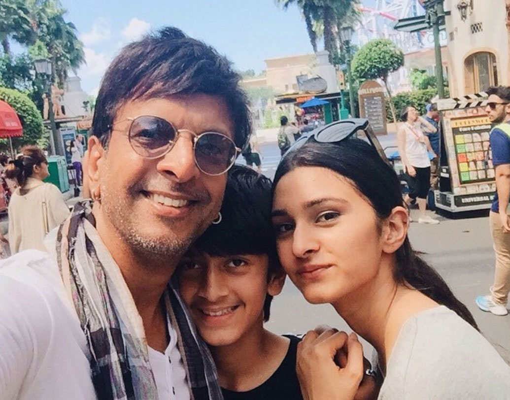 কিছু ফটোশুট ও মডেলিংয়ের কারণে প্রথমে নজর কেড়েছিলেন আলাভিয়া। অভিনেতা জাভেদ জাফরির মেয়ে তিনি।