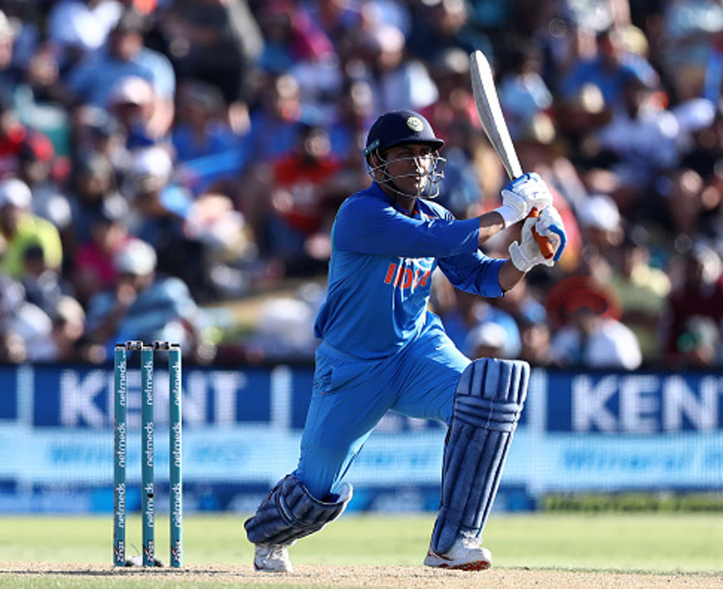 মহেন্দ্র সিংহ ধোনি: প্রিয় বন্ধু মহেন্দ্র সিংহ ধোনিকেই উইকেটকিপার হিসাবে রাখছেন হরভজন। ধোনির ক্ষিপ্রতা ও অভিজ্ঞতার কারণেই প্রাক্তন অধিনায়ককে দলে চান তিনি। বিশ্বকাপ জেতার ক্ষেত্রে ধোনির অভিজ্ঞতা কাজে আসবেই, মত হরভজনের।