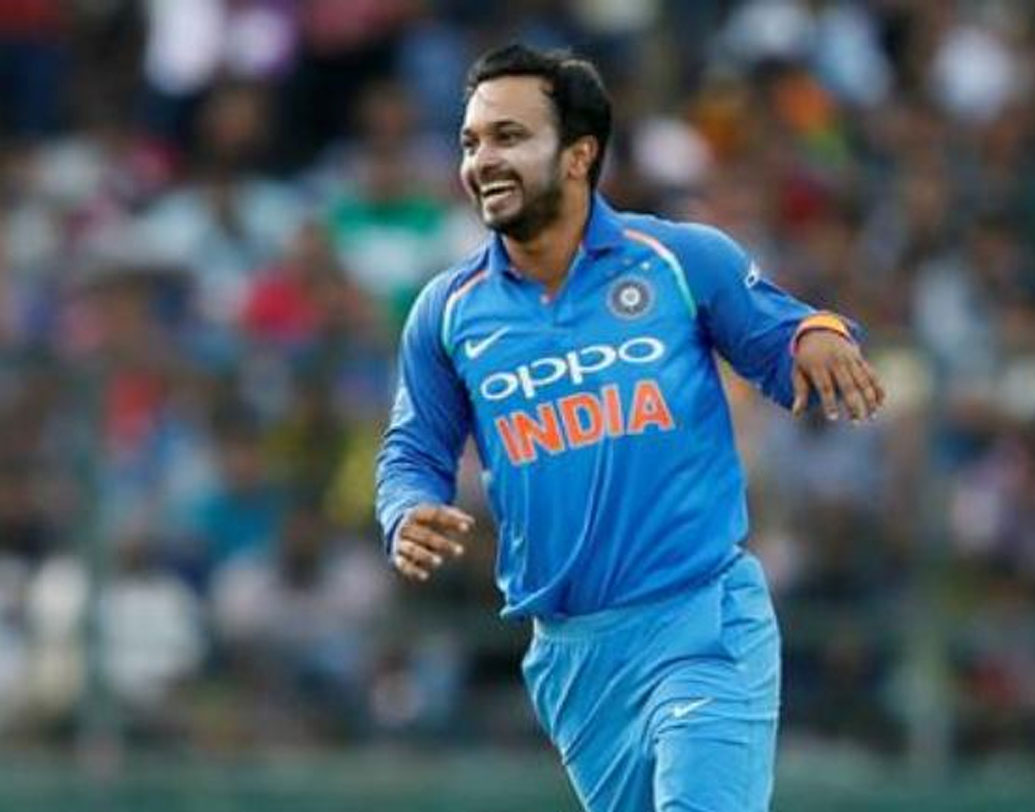 কেদার যাদব: যেমন ব্যাট হাতে ভরসা হতে পারেন, তেমনই বল হাতেও। তাই কেদারকে দলে রাখলেন তিনি। ভাজ্জির দলে তিনি নামবেন ছ’নম্বরে।