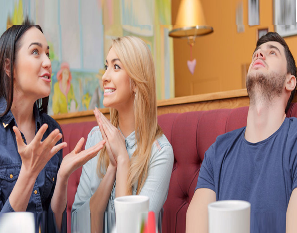 বন্ধুরা সবাই মিলে ‘ভি ডে’ নিয়ে কোনও একটা পরিকল্পনা করছেন, তার পর বিশেষ মানুষটিকে সেই কথা জানালেন, ভুলেও এমনটা করবেন না। এই একটা দিন শুধু দু’জনের জন্যই রাখলে ভাল। বিপরীতের মানুষটি অভিমানী হলে কিন্তু সবাইকে নিয়ে কোনও পরিকল্পনা না করে, দু’জনে মিলে সময় কাটানোই শ্রেয়।