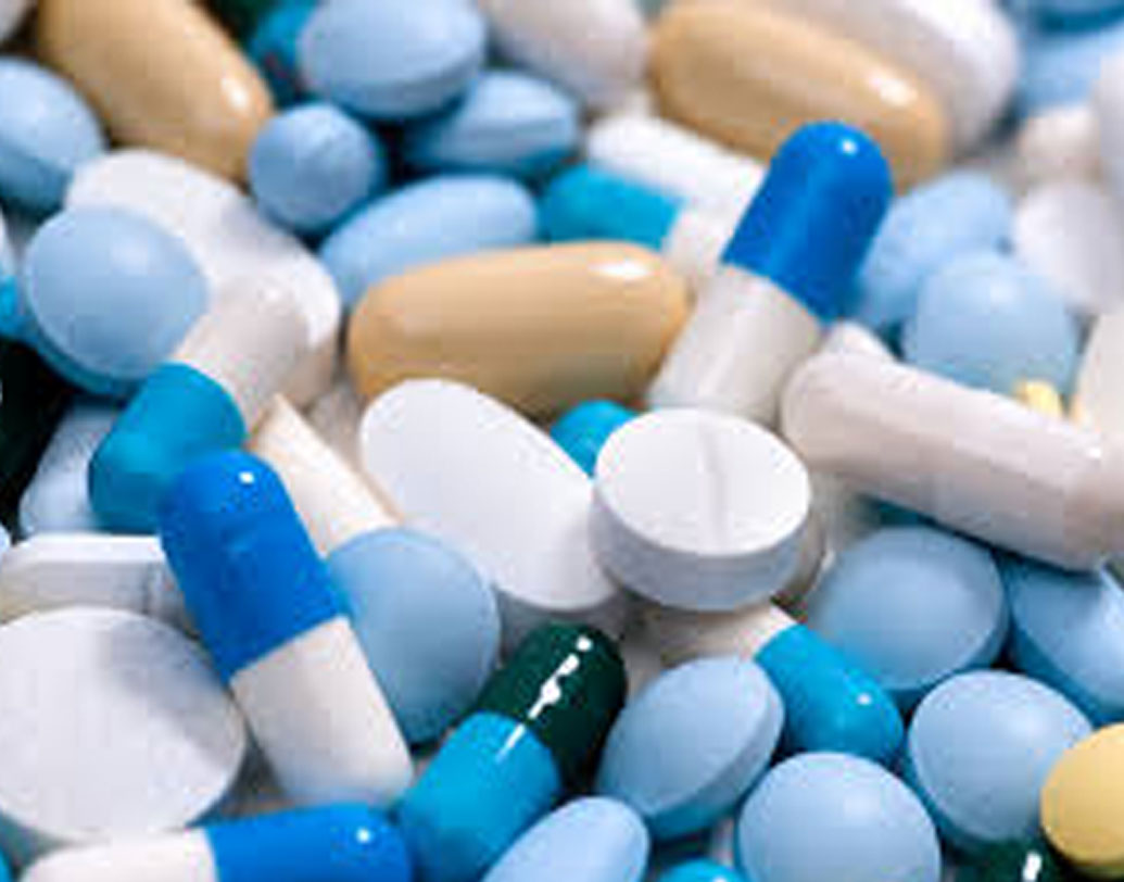 মার্কিন দেশে কেউ কেউ প্রিয় মানুষটিকে ওষুধ সংক্রান্ত উপহার দেন। কোনও বিশেষ দোকানে গিয়ে ওষুধ কিনলে নাকি ছাড় মিলতে পারে। তবে ভারতীয়দের বোধ হয় এ জাতীয় উপহার পছন্দ হবে না।