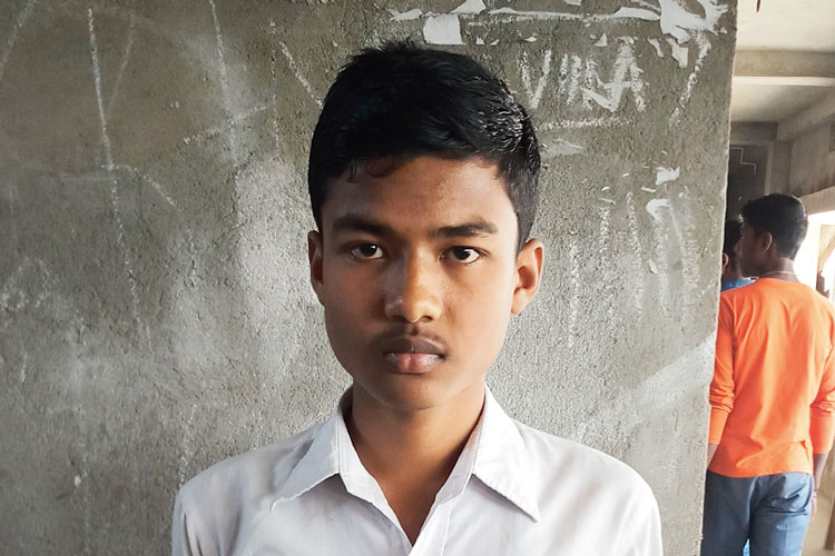 Son appeared for Madhyamik Pariksha when father's body at morgue