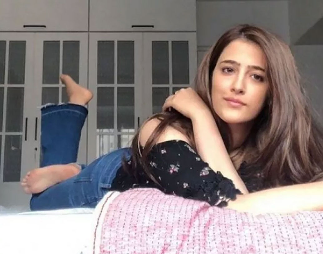 ‘বেকারার করকে হামে’ গানটি গেয়েছিলেন নূপুর নামের এই মেয়েটি। ইউটিউবের সেই ভিডিয়ো ভাইরাল হয়েছিল।