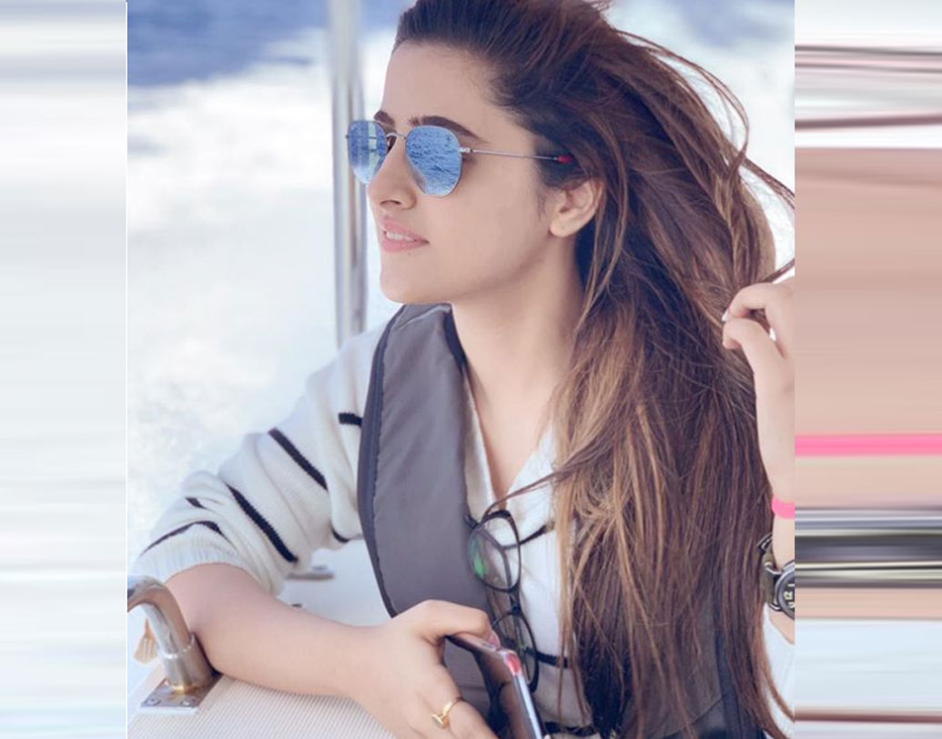 ফটোশুটেও দেখা গিয়েছে তাঁকে।