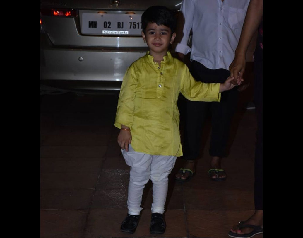 ২০১৬-এ সারোগেসির মাধ্যমে বাবা হন একতার ভাই তুষার। তাঁর ছেলে লক্ষ্যকে যত্নে বড় করে তুলছেন একতা। ভাইপোকে দেখার পরই নিজেও মা হওয়ার সিদ্ধান্ত নেন তিনি। লক্ষ্যকে নিয়ে তুষার কপূরও উপস্থিত ছিলেন অনুষ্ঠানে।