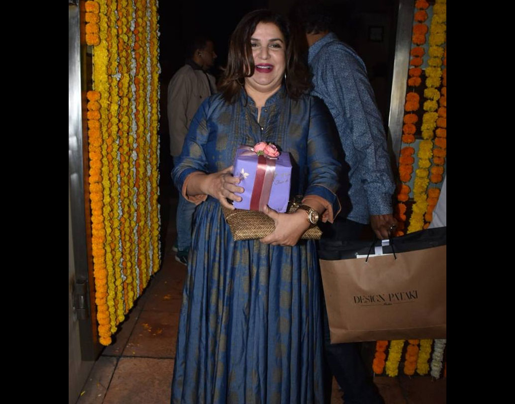 এসেছিলেন ফারহা খান, স্বরা ভাস্কর ও শমিতা শেট্টিও। ফারহা বললেন, মা হওয়ার মতো অনুভূতি আর কিছুতেই নেই। নিজের সন্তানদের আরও একটা বন্ধু, ভাই হল বলেও উল্লেখ করেন তিনি।