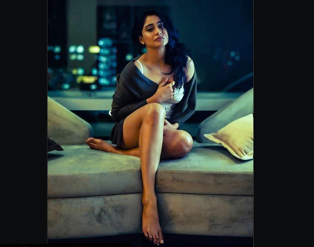 রেজিনা পরিবারের সঙ্গে সময় কাটাতেই সবচেয়ে বেশি পছন্দ করেন। সোনমের সঙ্গে প্রথম ছবিতে কাজ তাঁর কাছে অন্যতম আনন্দের মুহূর্ত বলেও জানিয়েছেন অভিনেত্রী।