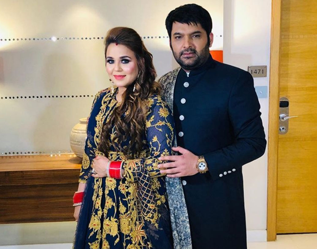 সম্প্রতি সাত পাকে বাঁধা পড়েছেন কপিল শর্মা ও গিন্নি ছত্রথ। কপিল মজা করে বলেই দিয়েছেন, বিয়ের আগে হলে ভাবতাম, এখন তো প্রিয়জন সঙ্গেই রয়েছি।