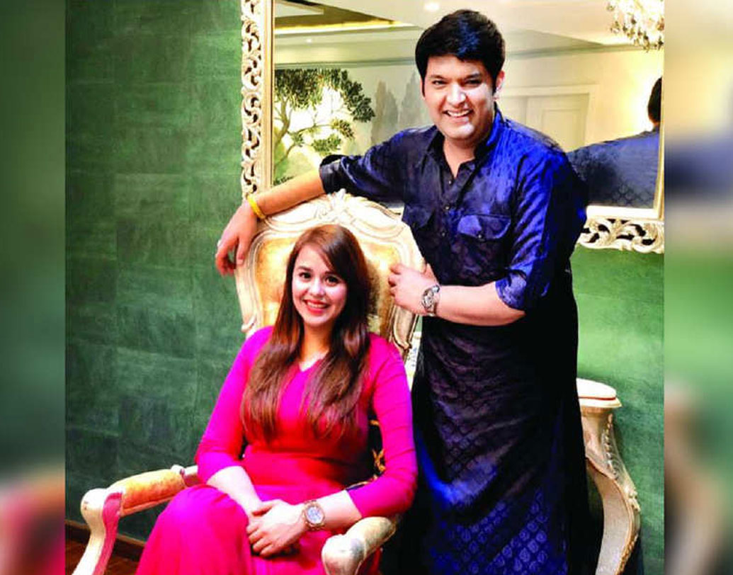 বলি সূত্রে খবর, গিন্নির জন্য বিশেষ কোনও উপহারের ভাবনা রয়েছে কপিলের। তবে তা তিনি প্রকাশ্যে আনতে চান না আগে থেকে।