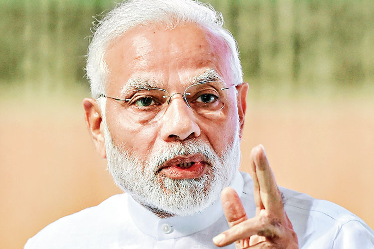 Narendra Modi attacks Gandhi Dynasty at Housing department program