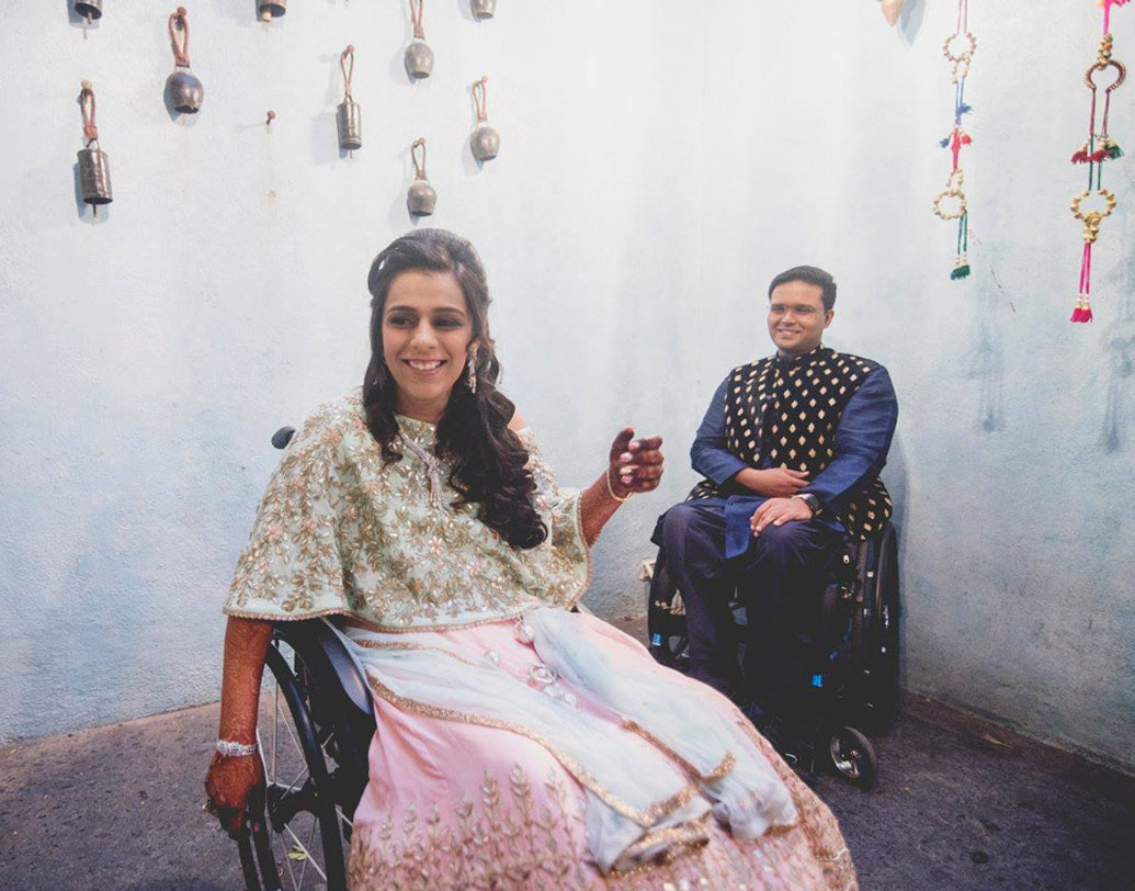 নবি মুম্বইয়ের রাস্তায় পথ দুর্ঘটনায় শিরদাঁড়ায় মারাত্মক চোট পান অনুপ। হাঁটাচলার ক্ষমতা হারিয়ে ফেলেন সারা জীবনের মতো।