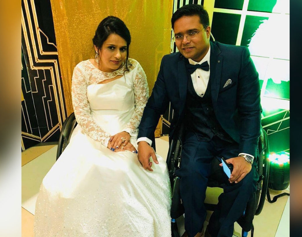 প্রথম কবে বুঝলেন পরস্পরকে ভালবাসার কথা? অনুপ বলেন, নেহাল ২০ দিনের জন্য এক বার দেশের বাইরে বেড়াতে গিয়েছিলেন। সেই সময়ে নেহালকে তিনি প্রচণ্ড মিস করেছিলেন। নেহালও জানিয়েছেন একই কথা।