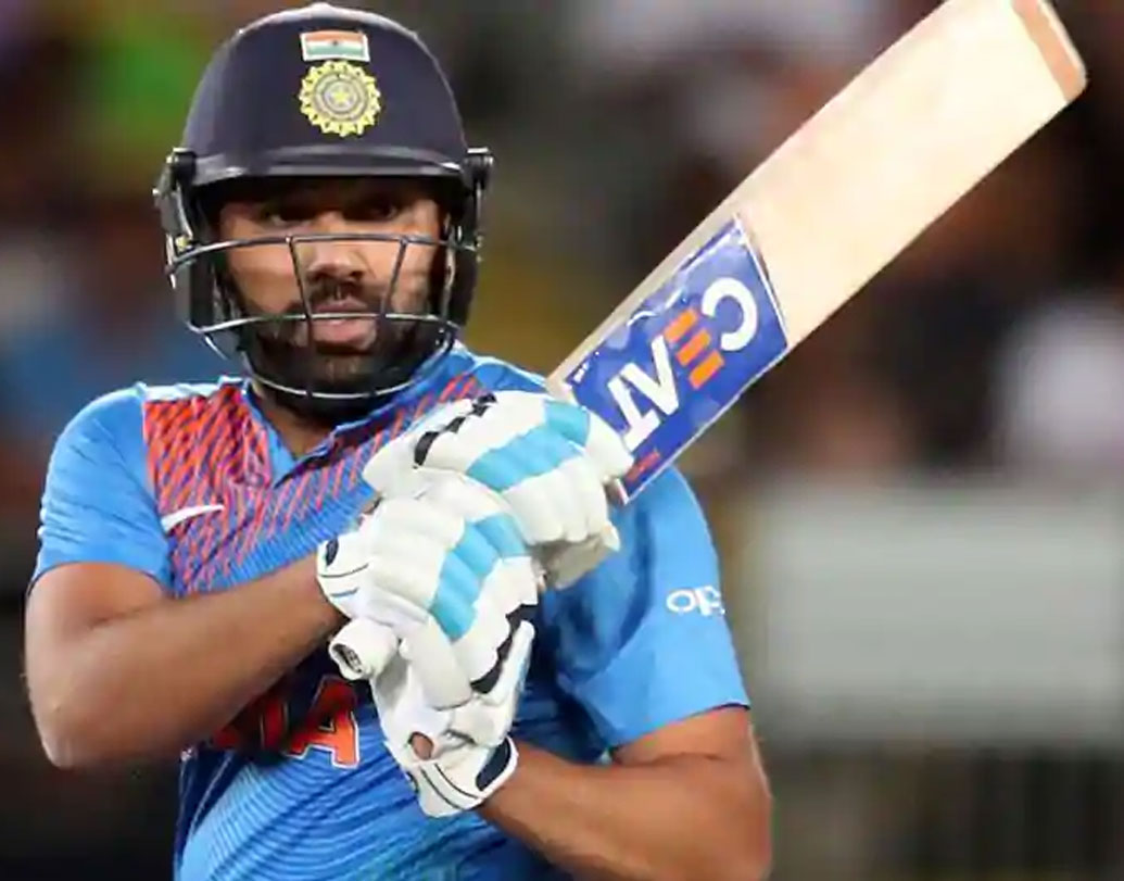 রোহিত শর্মা: ফর্মে ফিরেছেন হিট ম্যান। অস্ট্রেলিয়া ও নিউজিল্যান্ড সফরে একদিনের ম্যাচ ও টি-২০তে তাঁর পারফরম্যান্স যথেষ্ট ভাল। ধওয়নের সঙ্গে ওপেন করবেন তিনিই।