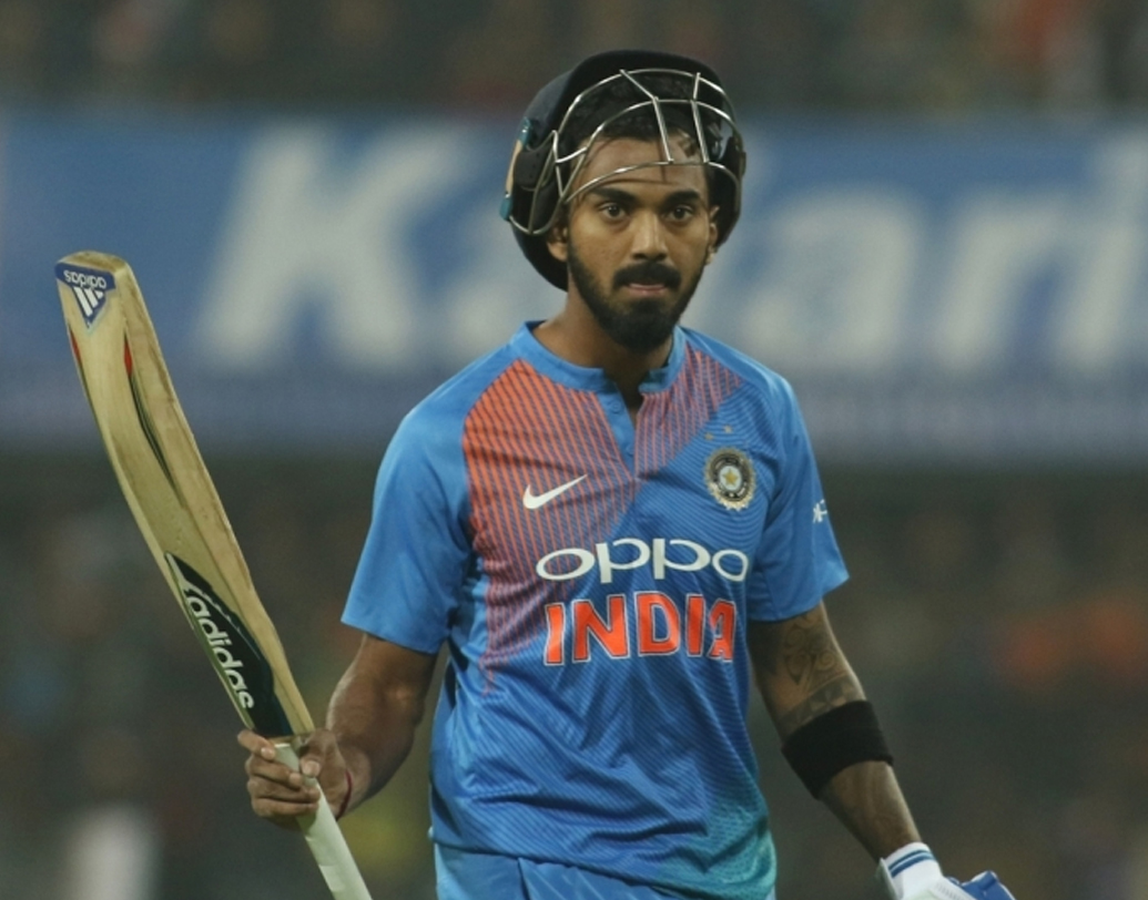 লোকেশ রাহুল: তবে সব থেকে বড় চমক বোধহয় লোকেশ রাহুল। সাম্প্রতিক সময় ধারাবাহিক ভাবে ব্যাটে রান নেই। তাও কী ভাবে সুযোগ পেলেন, তা নিয়ে প্রশ্ন উঠতে শুরু করেছে।