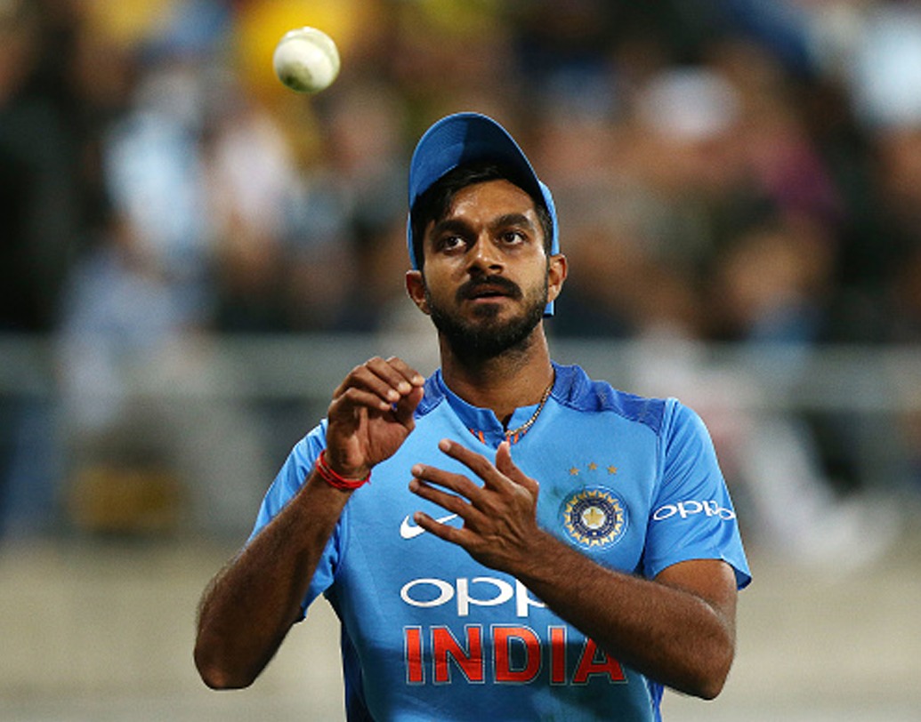 বিজয় শঙ্কর: নিউজিল্যান্ডের বিরুদ্ধে সাফল্যের জন্য দলে সুযোগ পেলেন বিজয় শঙ্কর। ব্যাটের পাশাপাশি বিজয়ের বল দলের পক্ষে বাড়তি পাওনা।