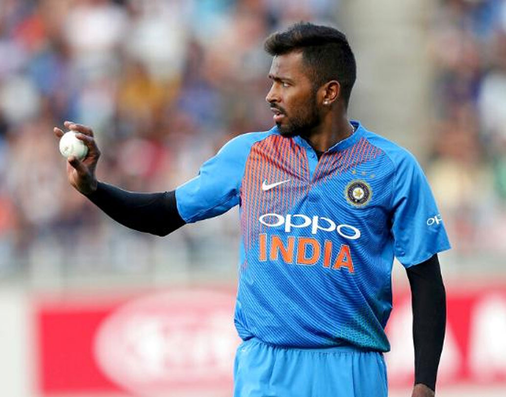 হার্দিক পাণ্ড্য: বিতর্কের কারণে মাঠের বাইরে থাকলেও ফিরেই সকলকে চমকে দিয়েছেন। বিশ্বকাপে দলের সম্পদ হয়ে উঠতে পারেন এই অলরাউন্ডার।