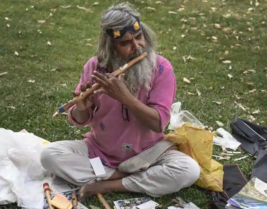 এর পর দিল্লিতে এসে প্রধানমন্ত্রী নরেন্দ্র মোদীর সঙ্গে দেখা করে তাঁর কাছে আবেদন করেন, ভারতবাসীর মধ্যে যে সঙ্গীত প্রেম রয়েছে, তা আরও বাড়িয়ে তুলতে প্রতিটি স্কুলে ছোট থেকেই পাঠ্যক্রমে সঙ্গীত অন্তর্ভুক্ত করার কথা। ‘সঙ্গীত ভারত ক্যাম্পেন’ নামও ভেবেছেন এই প্রকল্পের।