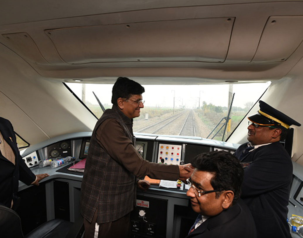 এটি দেশের প্রথম ‘সেল্ফ প্রপেলড ট্রেন’। অর্থাৎ, এই ট্রেনে আলাদা করে ইঞ্জিন জুড়তে হবে না। এর সঙ্গে কোনও কামরা জোড়া বা কাটা যাবে না।