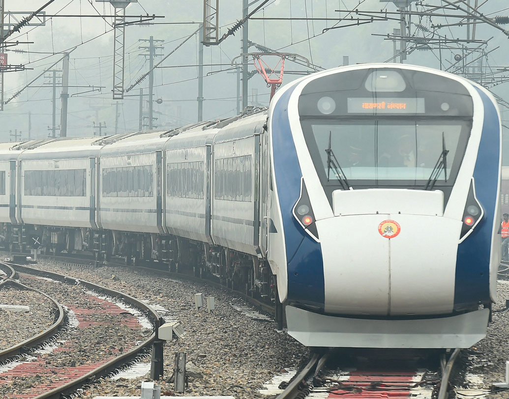 রেলের তরফে দাবি করা হয়েছে, এই ট্রেন দূরপাল্লার অন্য ট্রেনের থেকে অনেক দ্রুত গতির। গতির কারণে যাত্রাপথের ১৫ শতাংশ পর্যন্ত সময় বাঁচানো যাবে। যে কোনও পরিস্থিতিতে ট্রেনটিকে থামানোর জন্য এতে রয়েছে উন্নত মানের ব্রেক। সর্বাধিক গতি ১৮০ কিলোমিটার প্রতি ঘণ্টা।