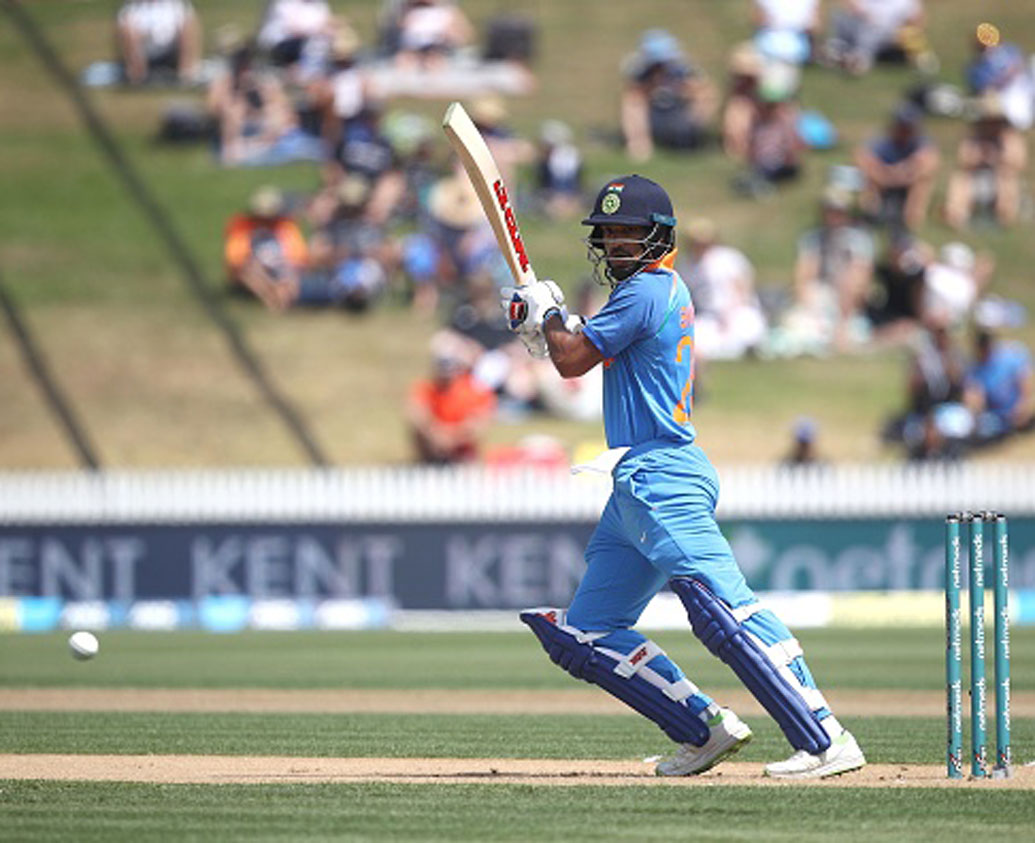 শিখর ধওয়ন: দ্রুত রান তোলার ক্ষেত্রে বাঁ হাতি ওপেনারটির বিকল্প কমই আছেন। বিশ্বকাপের আগে  পরিবর্তনের কোও সম্ভাবনা নেই। যদিও ধারাবাহিকতা নিয়ে সমস্যা রয়েছে।